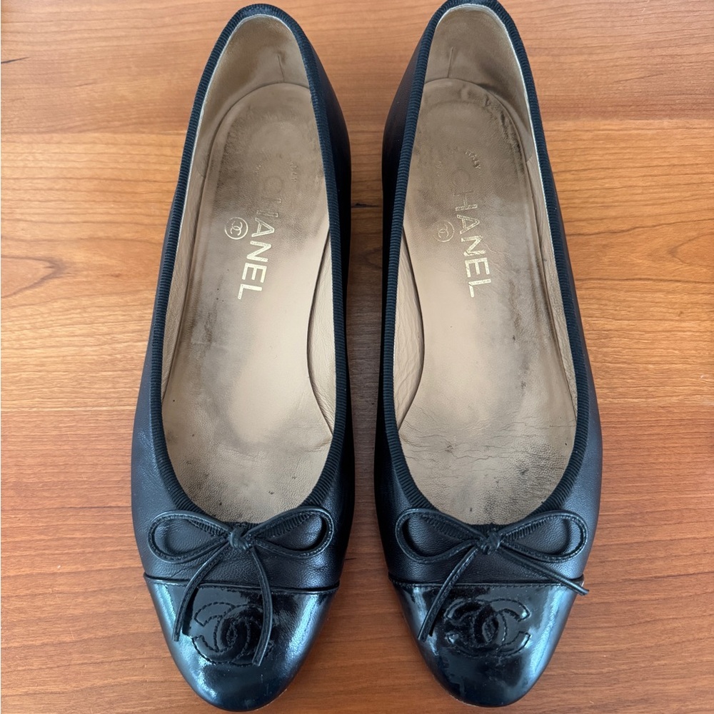 CHANEL Black Leather Flats with Bow